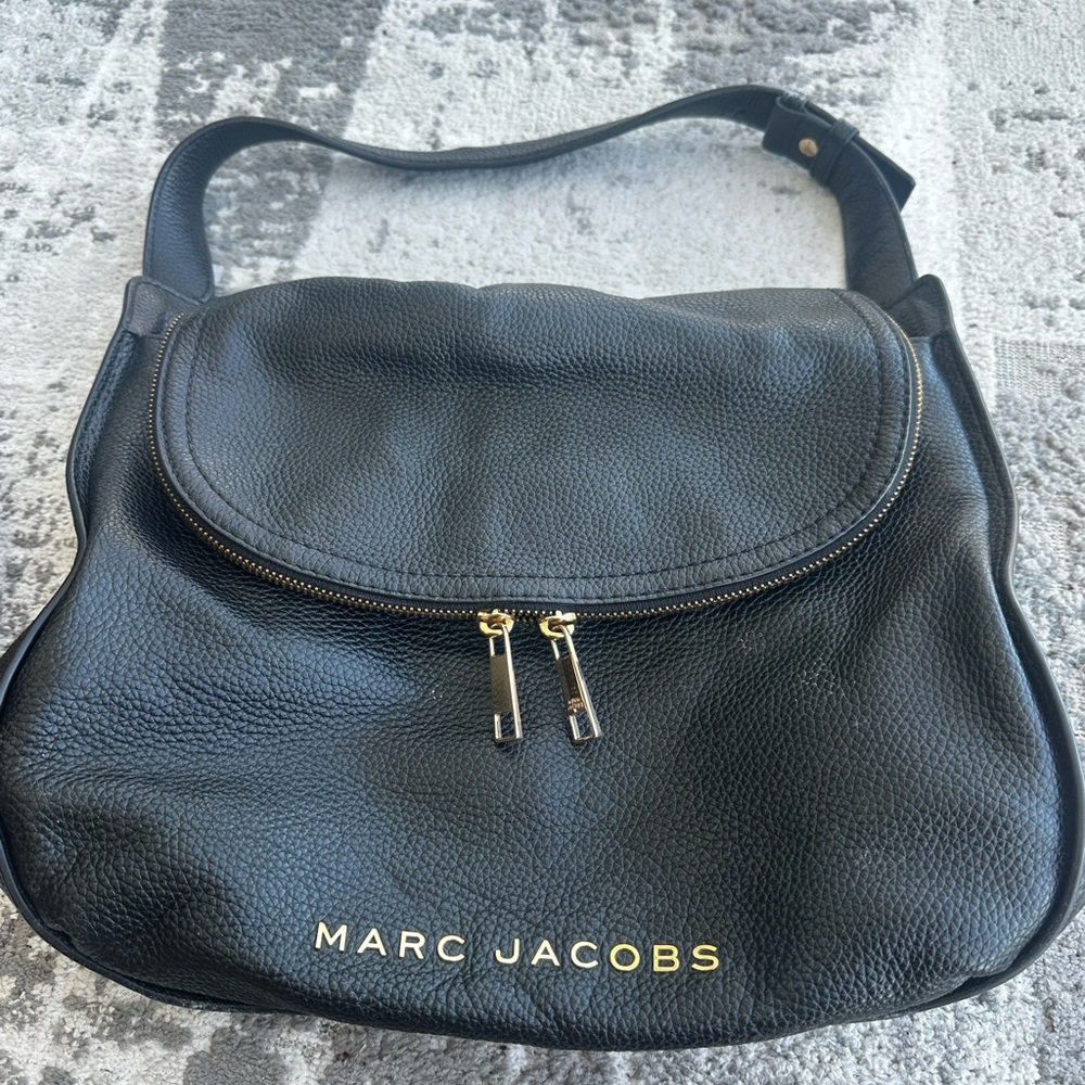 MARC JACOBS pebbled leather shoulder bag. Excellent condition black
